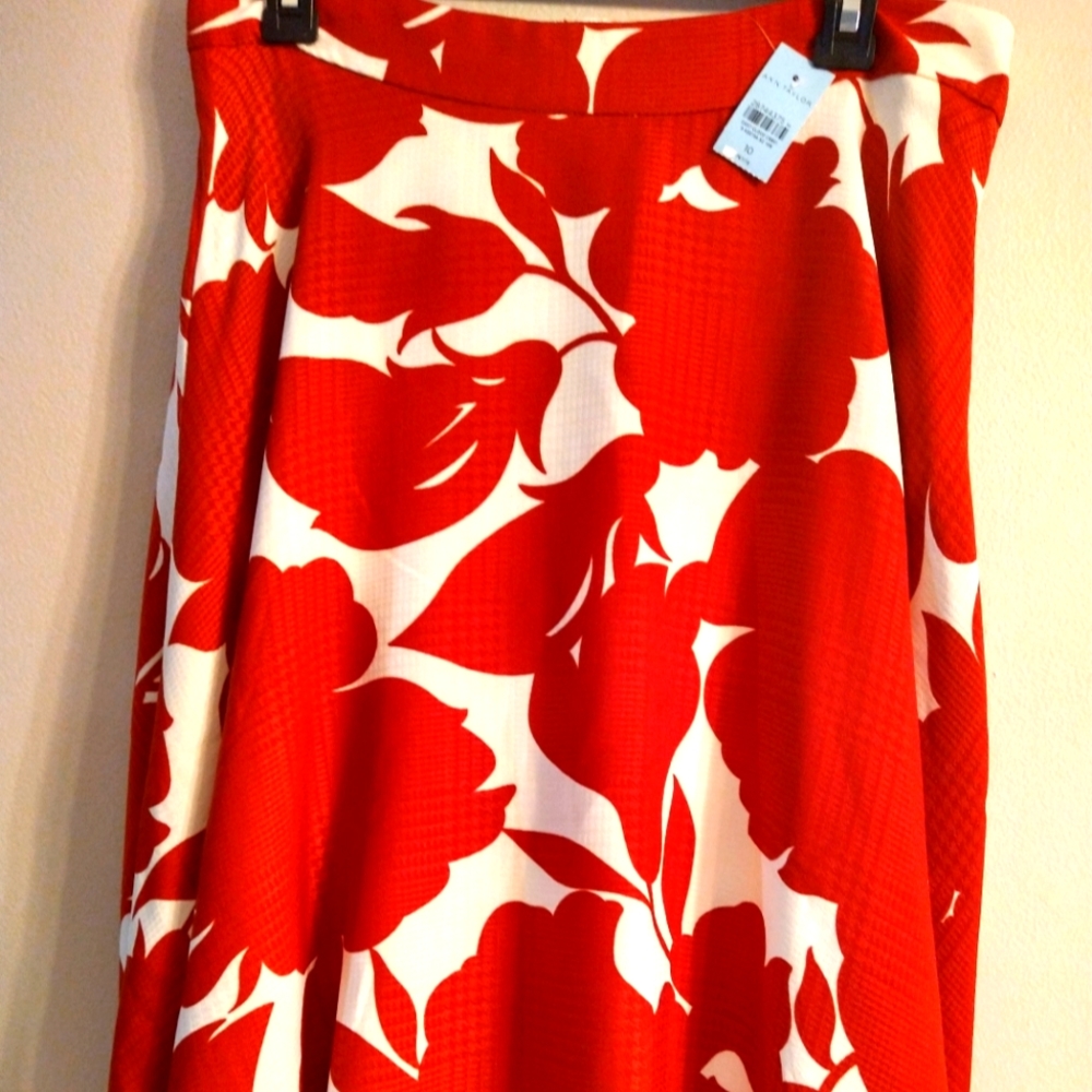 ♥️VALENTINES DAY SPECIAL♥️ Red and White flower skirt